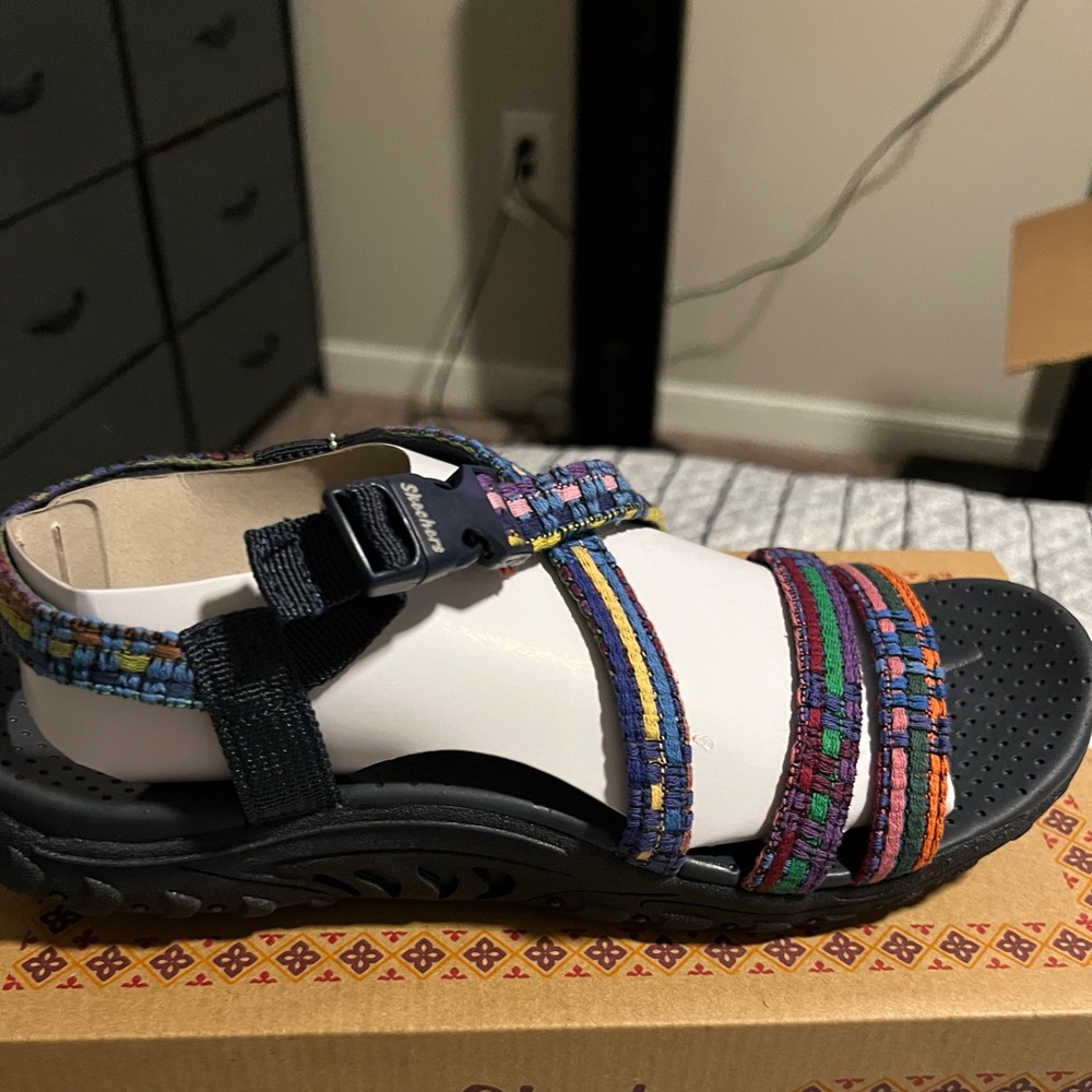 NWT Skechers Sandals